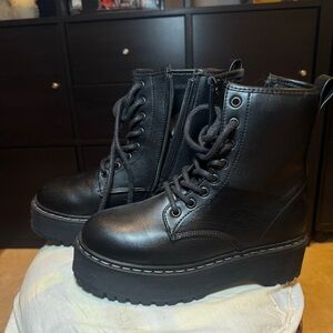 Steve Madden Bettyy Black Platform Combat Boots